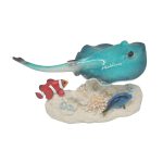 POLY MANTA ON CORAL W/DAN FISH